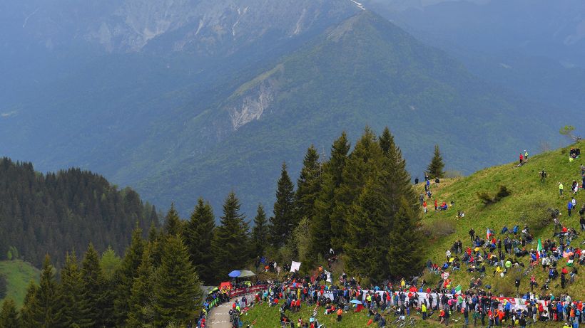 Giro d'Italia, riecco i tifosi: esauriti in 12 minuti i posti per lo Zoncolan