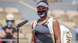 Roland Garros, incredibile Naomi Osaka: si ritira dal torneo