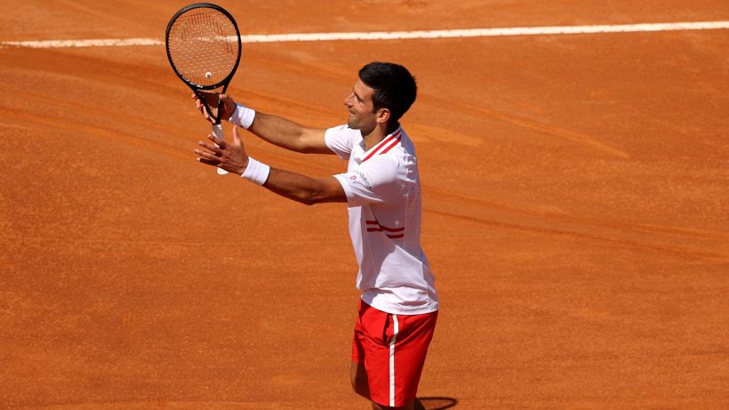 Tennis, Djokovic vola ai quarti degli Internazionali