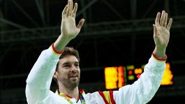 NBA, i Los Angeles Lakers ritirano la maglia di Gasol