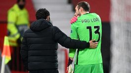Roma, Pau Lopez si opera alla spalla: fuori 3 mesi