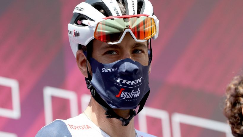 Zoncolan da incubo per Nibali, persi 12 minuti: "Vediamo cosa fare"