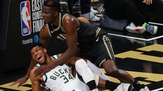 Bucks, notte da incubo: Antetokounmpo ko, Atlanta fa 2-2