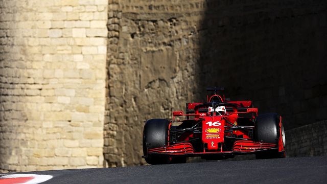 A Baku la Ferrari in pole! Leclerc batte Hamilton e Verstappen