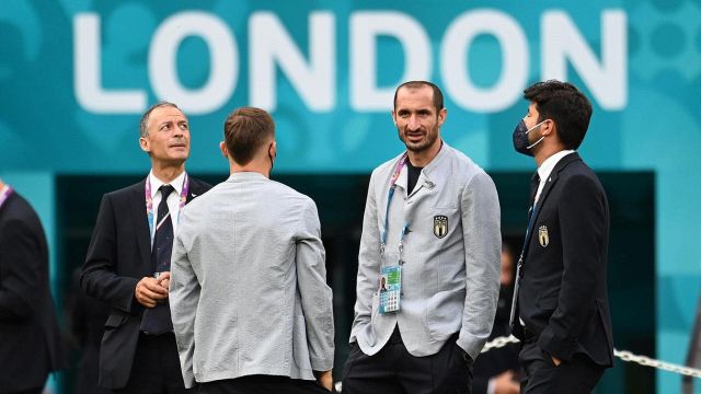 Chiellini’s blunder is viral, irony and outrage on social media