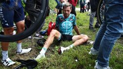 Al Tour de France le cadute provocano quattro ritiri