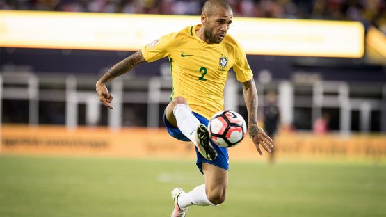 Dani Alves di nuovo al Barcellona: adesso è ufficiale