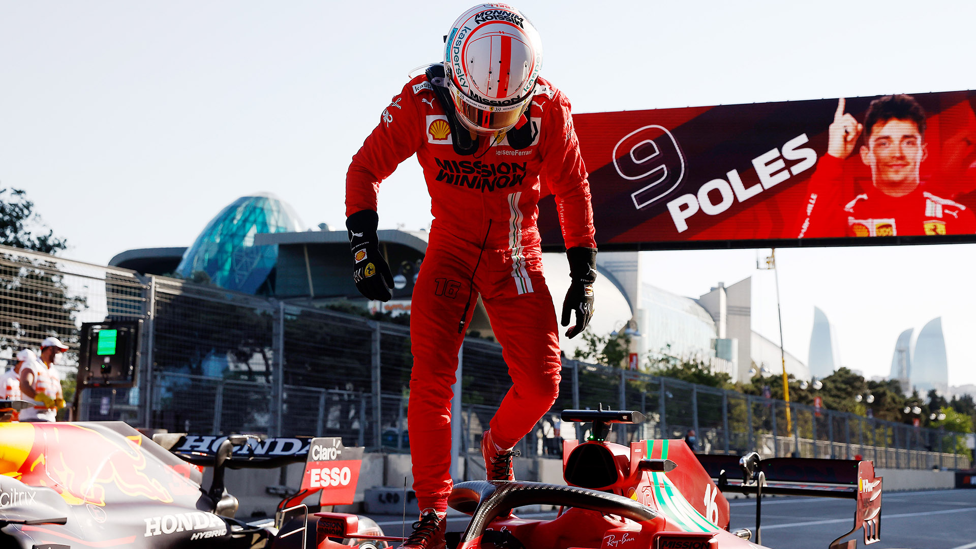 F1: Baku, le foto della pole di Leclerc