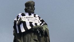 Garibaldi juventino? La provocazione infiamma i napoletani