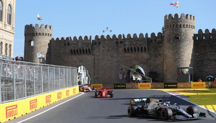 F1, favoriti Baku: Max per allungare, Lewis per il riscatto