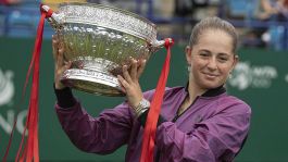 Kerber e Ostapenko spezzano lunghi digiuni, Medvedev vince a Maiorca