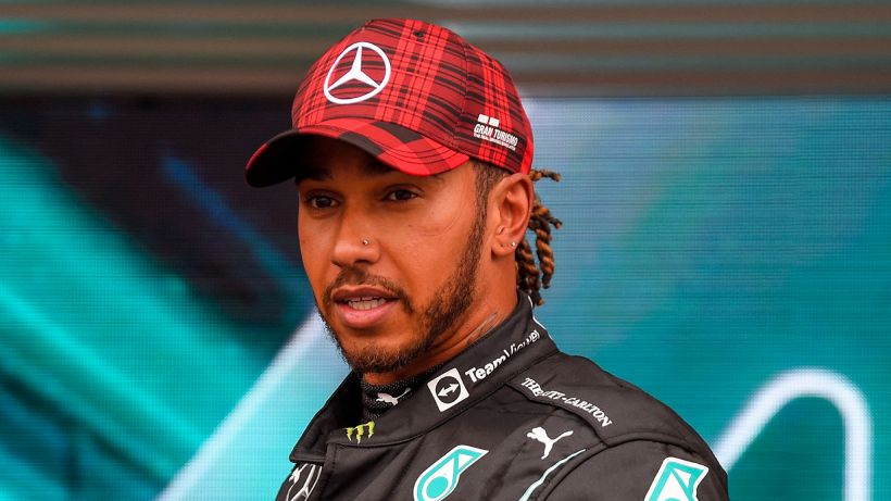 Hamilton: “Red Bull imprendibile, spero in nuove regole sulle ali”