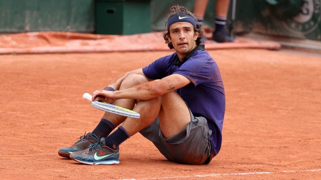 Roland Garros, Musetti sfiora l'impresa ma si ritira con Djokovic