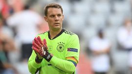 Neuer con la fascia ‘arcobaleno’: la UEFA chiude il caso
