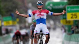 Giro di Svizzera, sotto la pioggia lampo di van der Poel