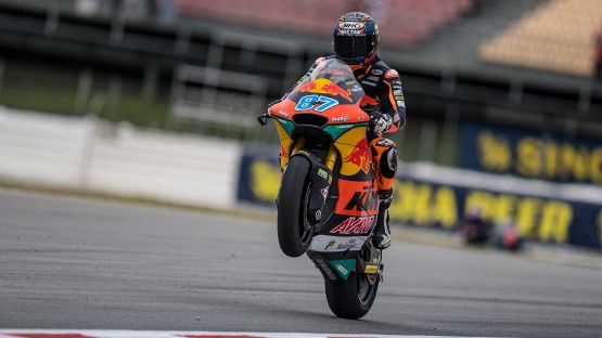 Moto2, terza doppietta di fila per KTM: Gardner davanti a Fernandez