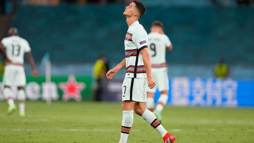 Portugal derrotado e eliminado: o campeão europeu abdica