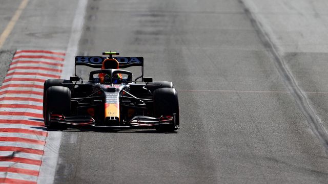 Ferrari fourth with Leclerc in Baku in a crazy race, Perez wins