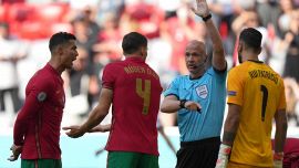 Italia-Austria, chi è Taylor: arbitro per colpa della madre