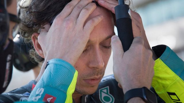 MotoGp, un deluso Valentino Rossi si rammarica per l'errore