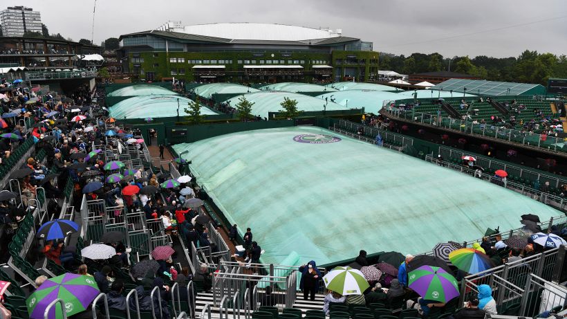 Wimbledon, pioggia subito protagonista: rinviati sedici match