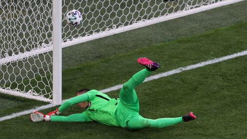 Le ironie sulla Juve per il "record" agli Europei