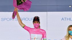 Van der Breggen mette subito le mani sul Giro donne