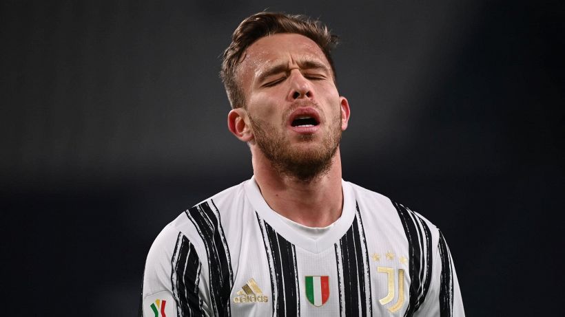 Juventus, problema Arthur: potrebbe operarsi alla tibia