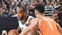 Booker croce e delizia, Middleton trascina i Bucks: Finals in parità