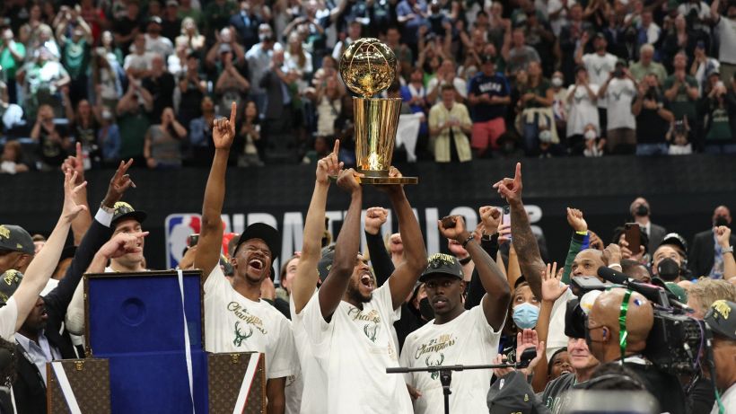 Bucks campioni Nba dopo 50 anni: Giannis leggendario