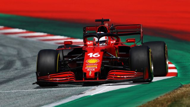 F1, beffa Ferrari a Silverstone: Hamilton supera Leclerc all'ultimo giro