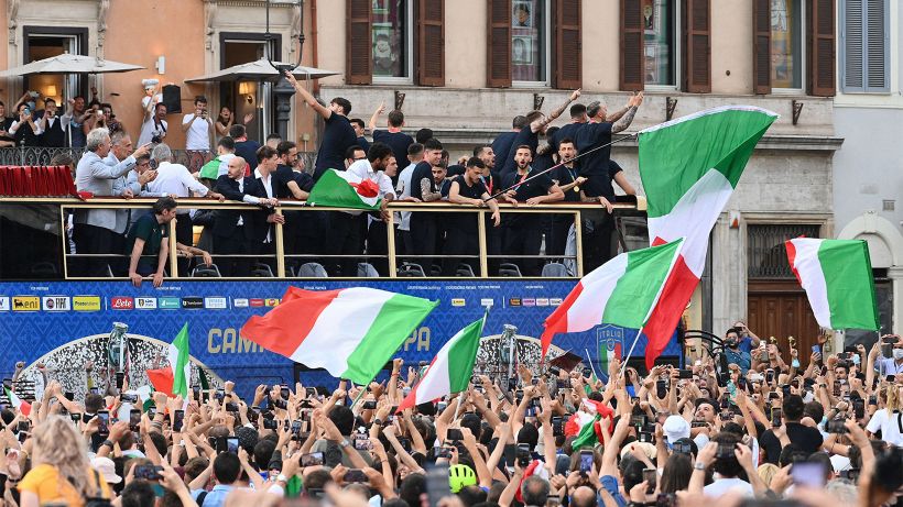 Italia in festa ma i tifosi si scagliano contro i giornalisti