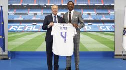 David Alaba si presenta al Real: giocherà con la maglia numero 4