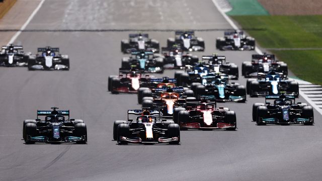 F1, Gp Inghilterra: contatto con Hamilton al via, Verstappen subito fuori