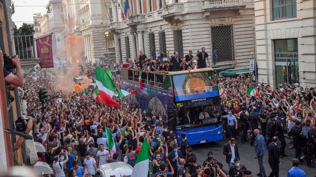 The blues at Palazzo Chigi.  And they win a battle for the fans