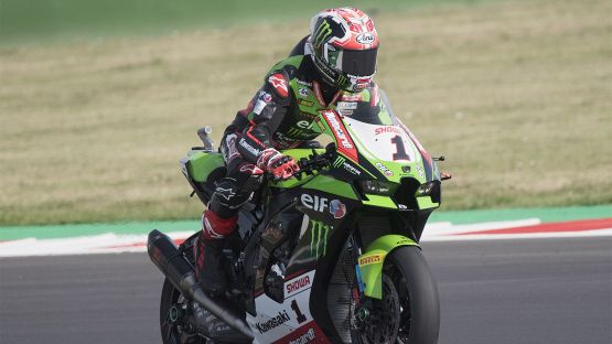 Jonathan Rea re di Assen: trionfo anche in gara 2. Locatelli sul podio