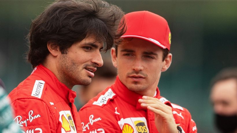 F1, Ferrari: Charles Leclerc sorride, rimpiange Carlos Sainz