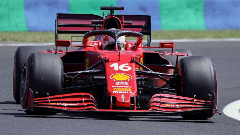 F1, PL2: Mercedes davanti a Verstappen, peggiorano le Ferrari