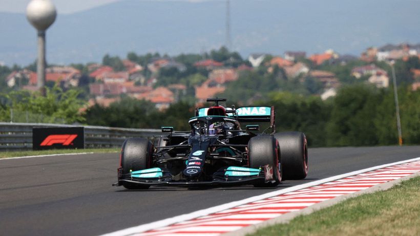 F1, GP Ungheria: Lewis Hamilton davanti nelle ultime libere