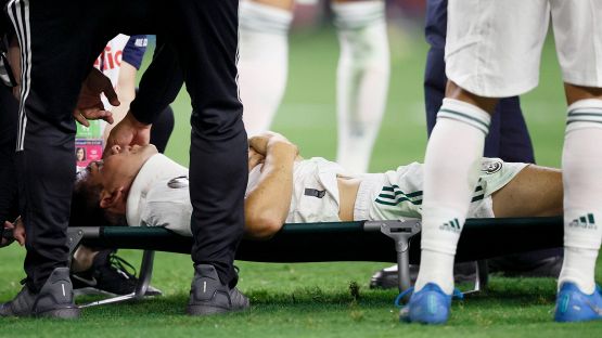 Paura per Lozano: brutto infortunio in Nazionale