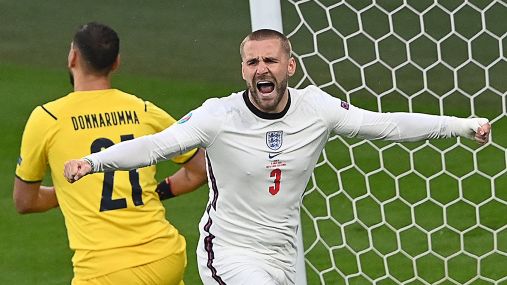 Euro 2020, Shaw in campo con fratture alle costole