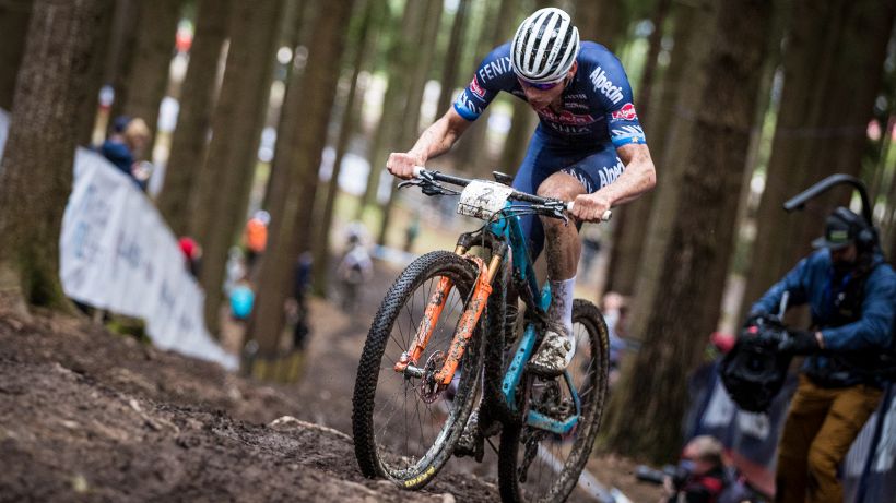 Van der Poel vola in Giappone: “L’obiettivo è una medaglia”