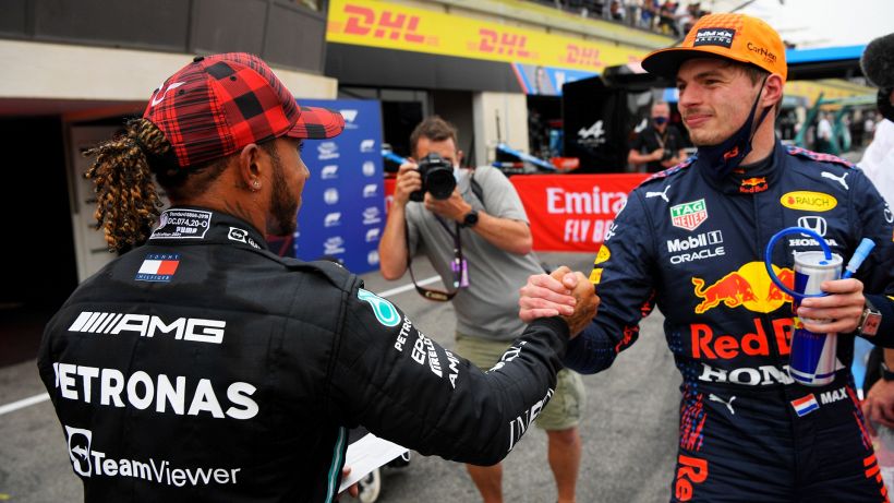 F1, Hamilton: “Più bello lottare contro un pilota di un’altra squadra”