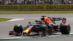F1: Verstappen padrone delle FP2 di Silverstone, Ferrari in scia