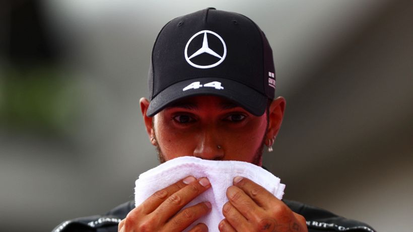 F1, Hamilton: “Ci rifaremo presto, bisogna stare uniti e lottare fino alla fine”