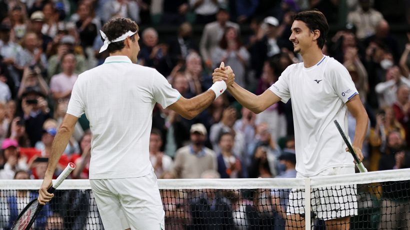 Wimbledon, Federer non lascia scampo a Sonego