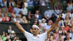 A Wimbledon Federer fatica ma accede agli ottavi dove troverà Sonego