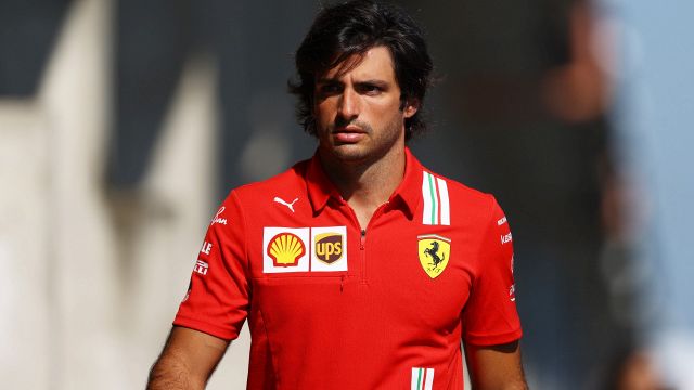 F1, Ferrari: Carlos Sainz si scusa. Hamilton risponde ai fischi