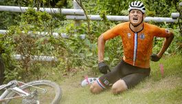 Olimpiadi, la clamorosa caduta di Van der Poel: assurdo risvolto