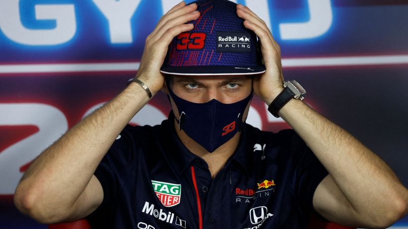 F1: Max Verstappen-Lewis Hamilton, calcio e rappresaglia